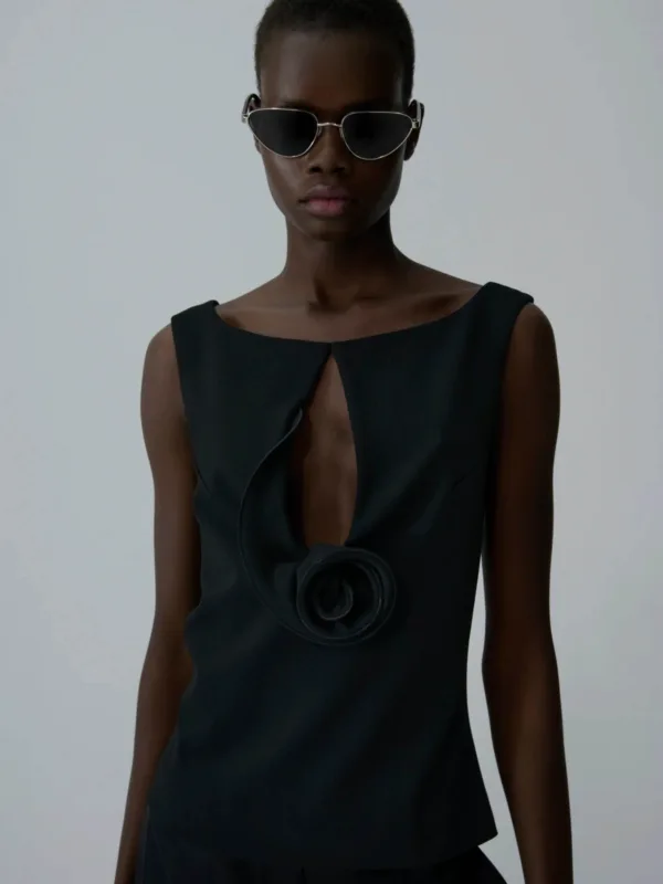 Floral Appliqué Keyhole Top - Image 3