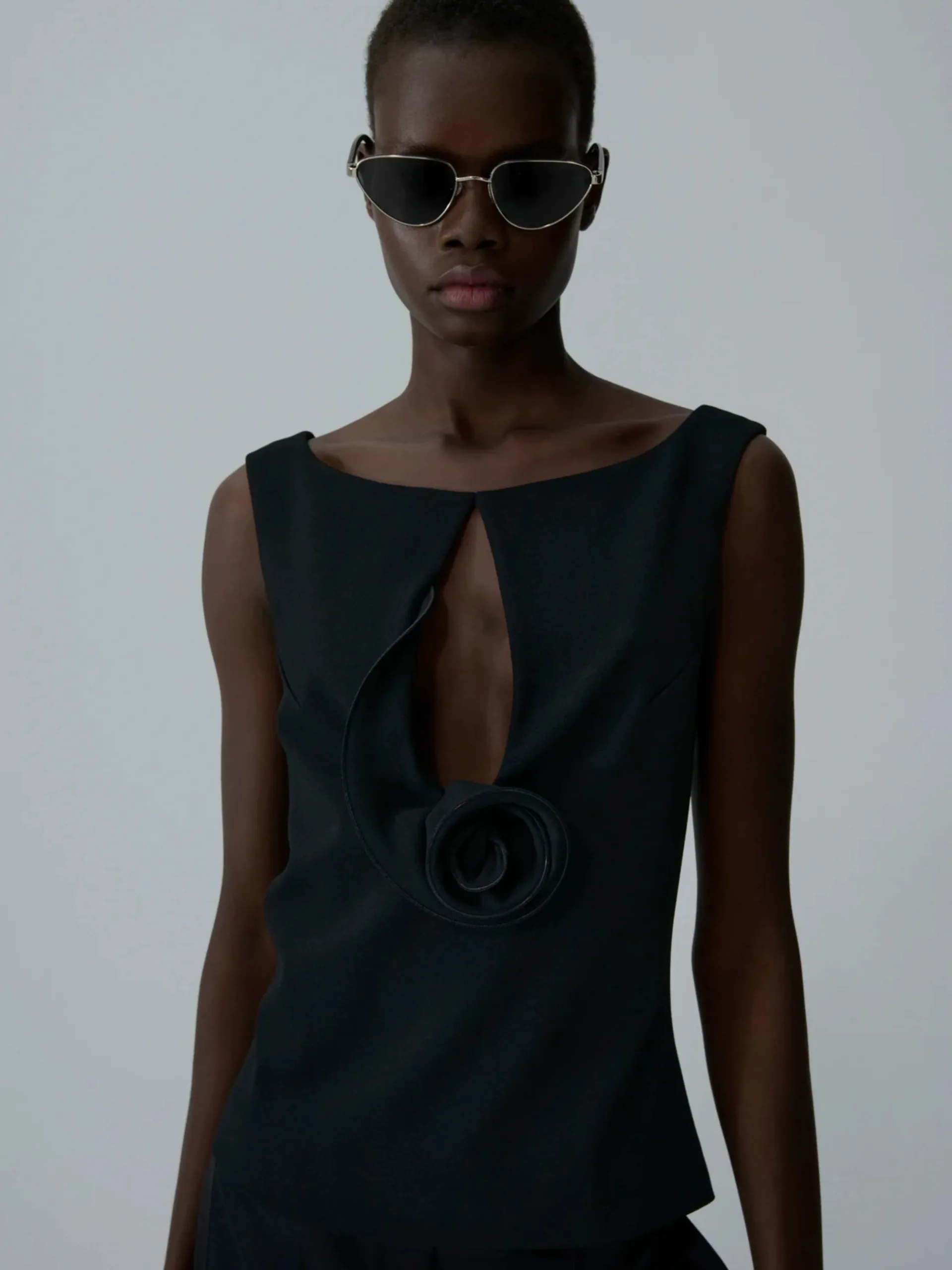 Floral Appliqué Keyhole Top - Image 3