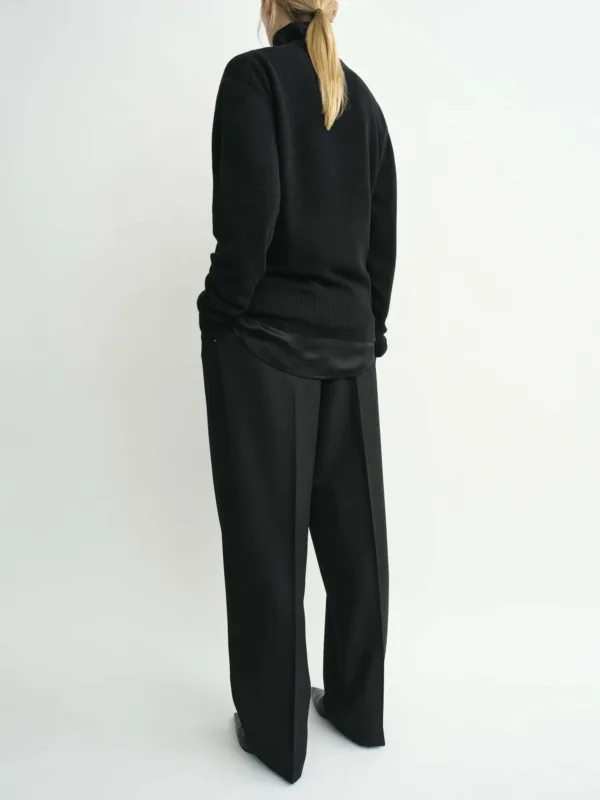Classic Cashmere Crew Knit - Image 3