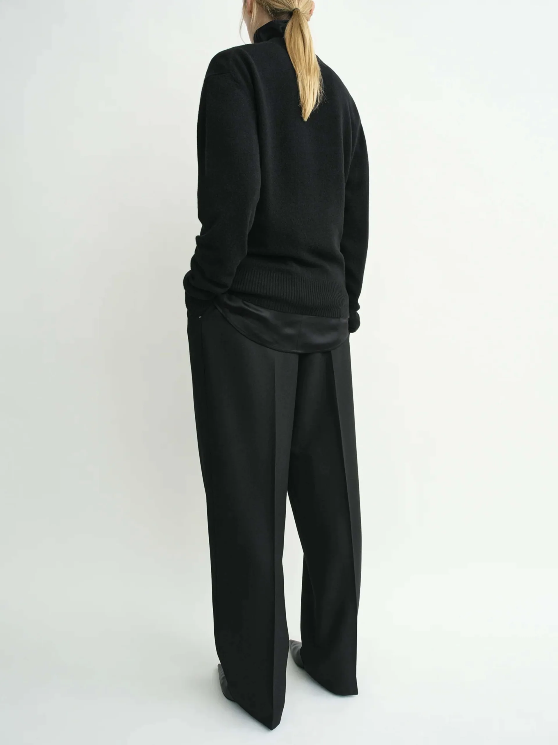 Classic Cashmere Crew Knit - Image 3
